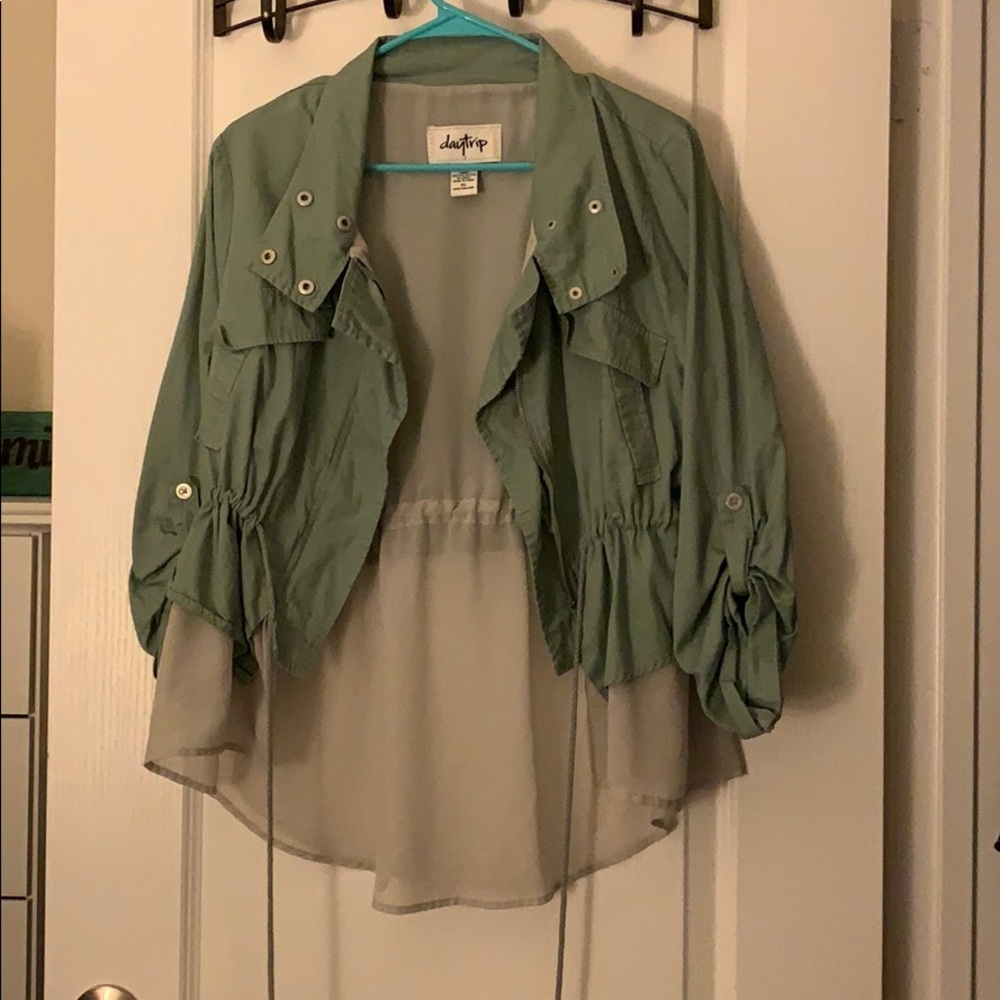Green cuffed long sleeve coat